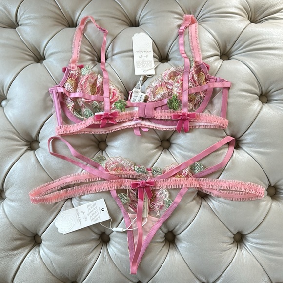 🍋NWT For Love & Lemons Needle Point Roses Bra & Thong Panty Set Size M🍋 - Picture 11 of 15